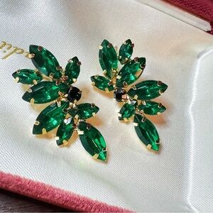 ✨Elegant Green and Gold Leaf Earrings